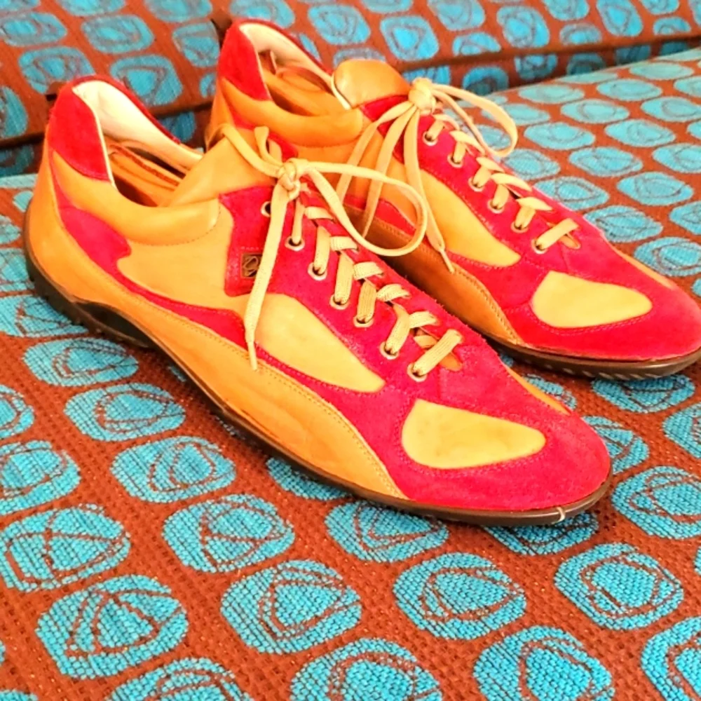 Stylish Red and Tan Men's Sneakers - Picture 4 of 16